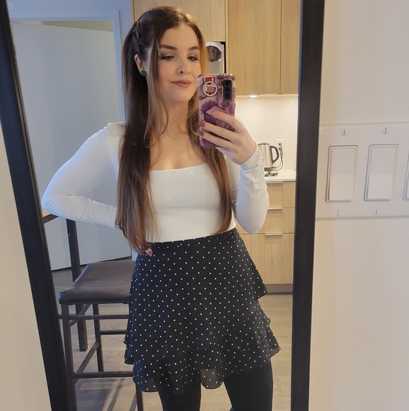 Meet your Posher, Sinead - Picture 1 of 1